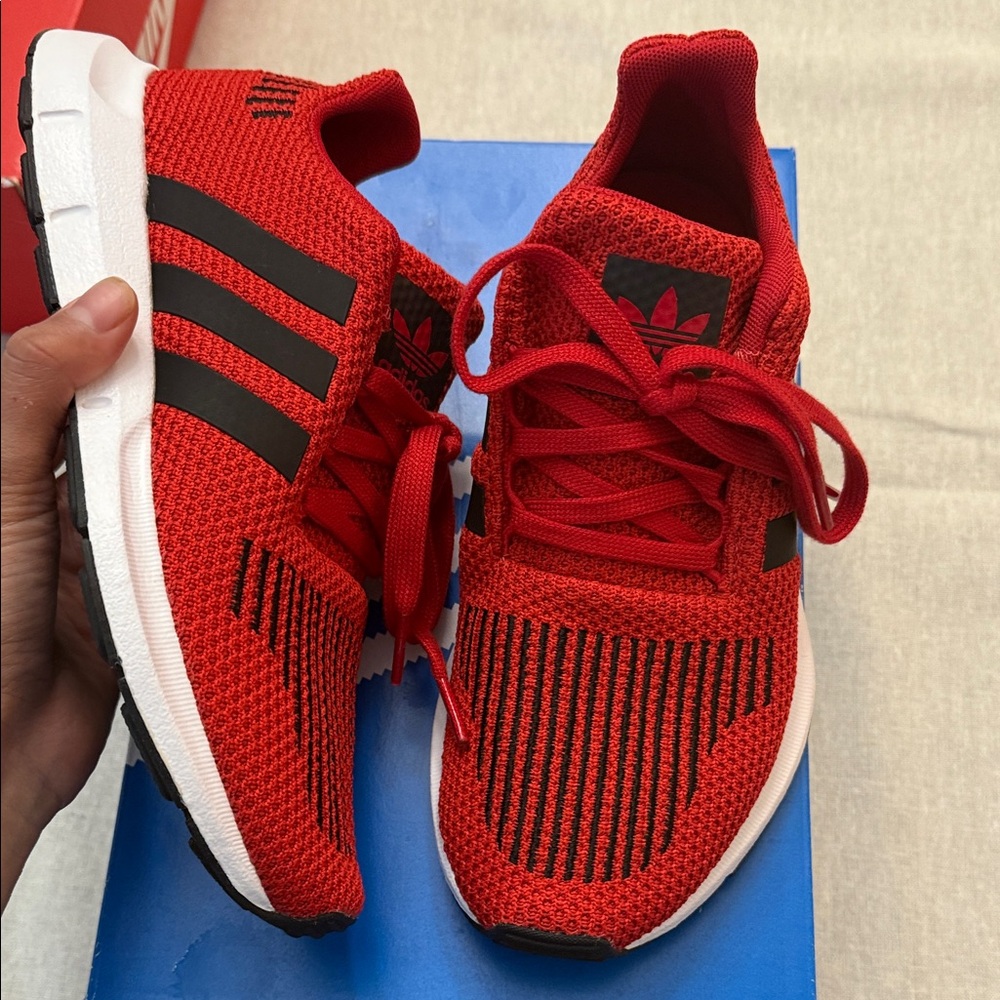 Adidas swift run shoes kids size 3.5, fits women’s 5.5